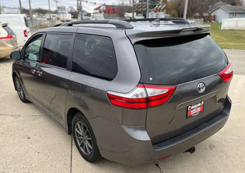 2019 Toyota Sienna XLE 8-Passenger