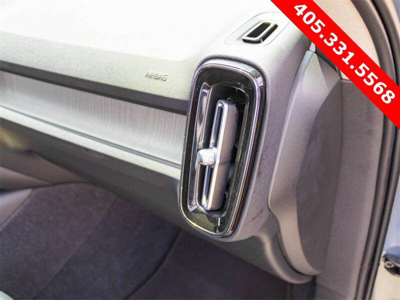 2023 Volvo XC40 B5 Plus Bright Theme