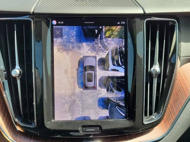2024 Volvo XC60 B5 Ultimate Dark Theme