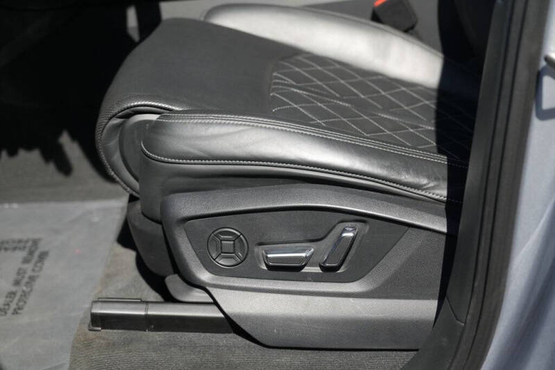 2022 Audi SQ7 4.0T quattro Premium Plus