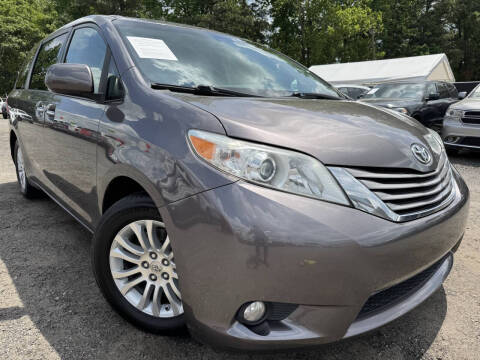 2015 Toyota Sienna XLE 7-Passenger Auto Access Seat
