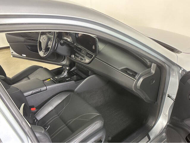 2024 Lexus ES 300h Luxury