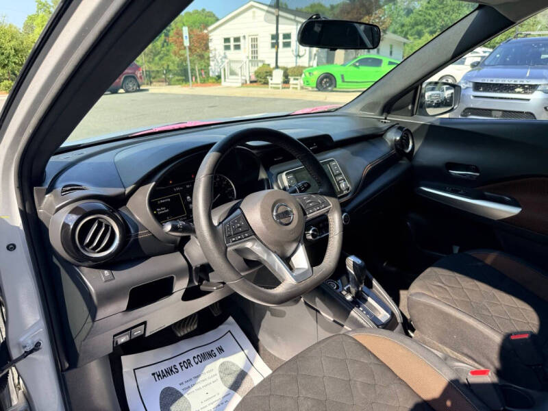2019 Nissan Kicks SR