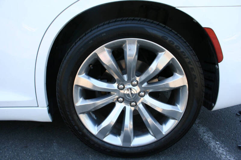 2017 Chrysler 300 Limited