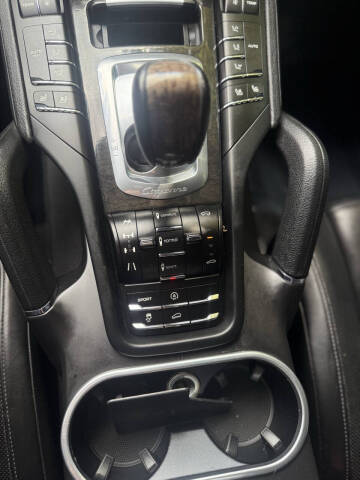 2013 Porsche Cayenne GTS