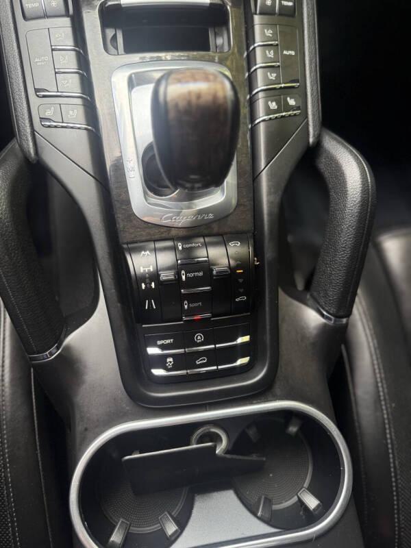 2013 Porsche Cayenne GTS