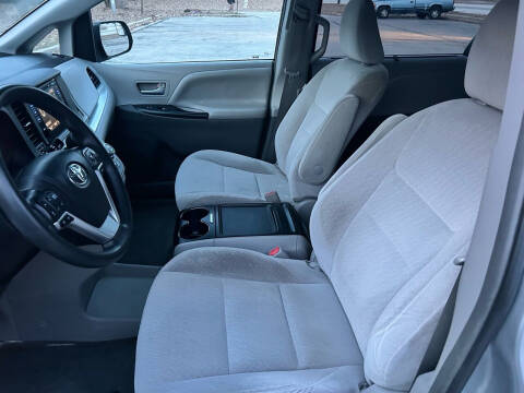 2015 Toyota Sienna LE 7-Passenger Auto Access Seat