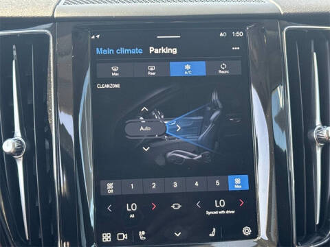 2024 Volvo XC60 B5 Plus Dark Theme