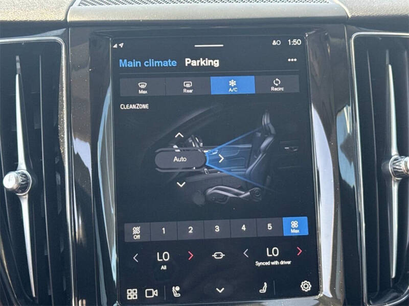 2024 Volvo XC60 B5 Plus Dark Theme