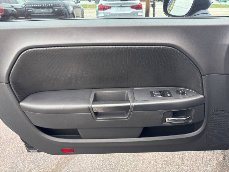 2014 Dodge Challenger SXT Plus