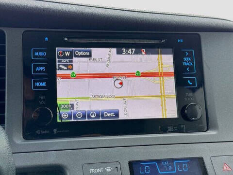 2015 Toyota Sienna XLE 7-Passenger Auto Access Seat