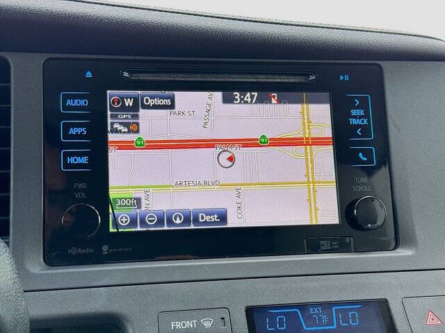 2015 Toyota Sienna XLE 7-Passenger Auto Access Seat