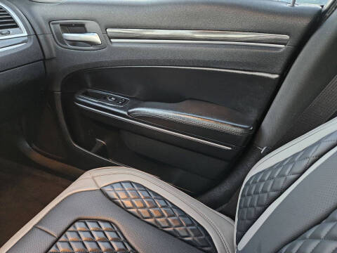 2018 Chrysler 300 Touring L