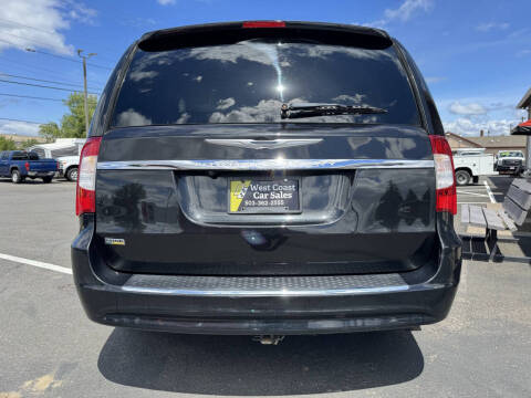 2014 Chrysler Town and Country Touring