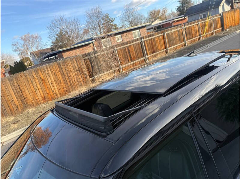 2021 Land Rover Range Rover Velar P400 R-Dynamic HSE