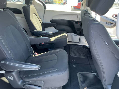 2022 Chrysler Voyager LX