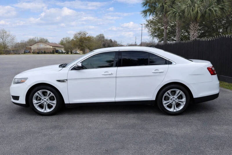 2017 Ford Taurus SE