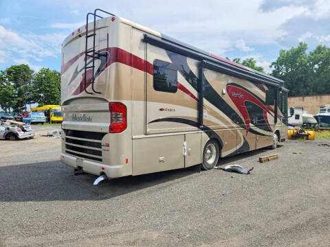 2014 Freightliner XCL Chassis