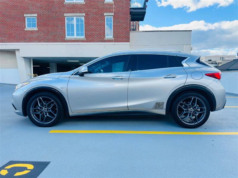 2017 Infiniti QX30 Premium