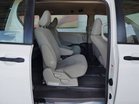 2017 Toyota Sienna L 7-Passenger
