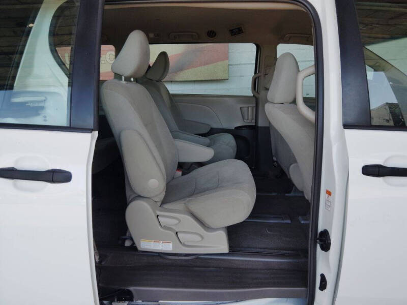 2017 Toyota Sienna L 7-Passenger