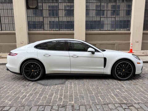 2018 Porsche Panamera 4