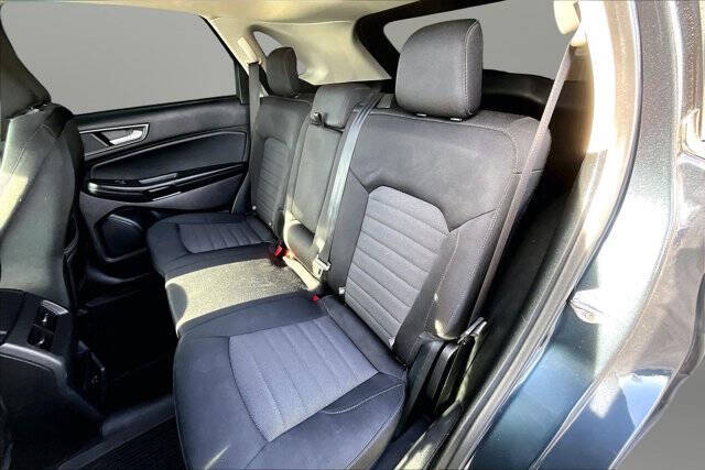 2022 Ford Edge SE