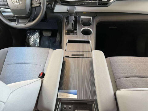 2025 Toyota Sienna LE 8-Passenger