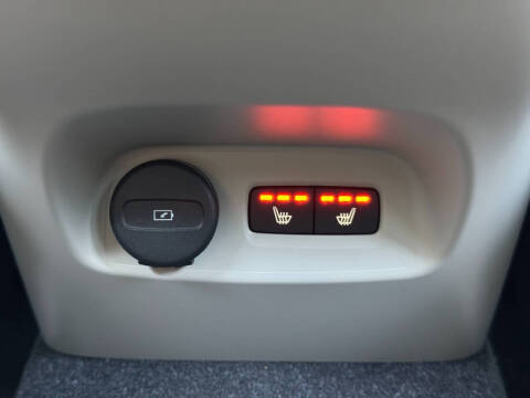 2024 Volvo XC40 B5 Ultimate Bright Theme