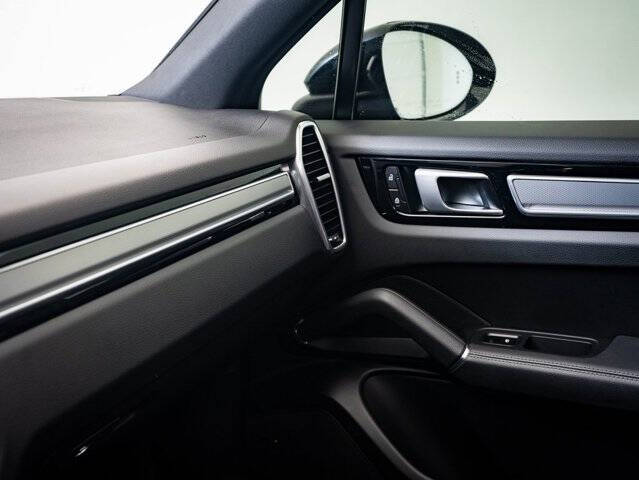 2023 Porsche Cayenne Platinum Edition