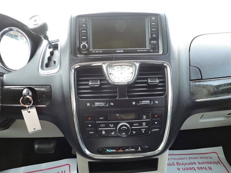 2011 Chrysler Town and Country Touring-L