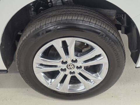 2024 Toyota Sienna Platinum 7-Passenger