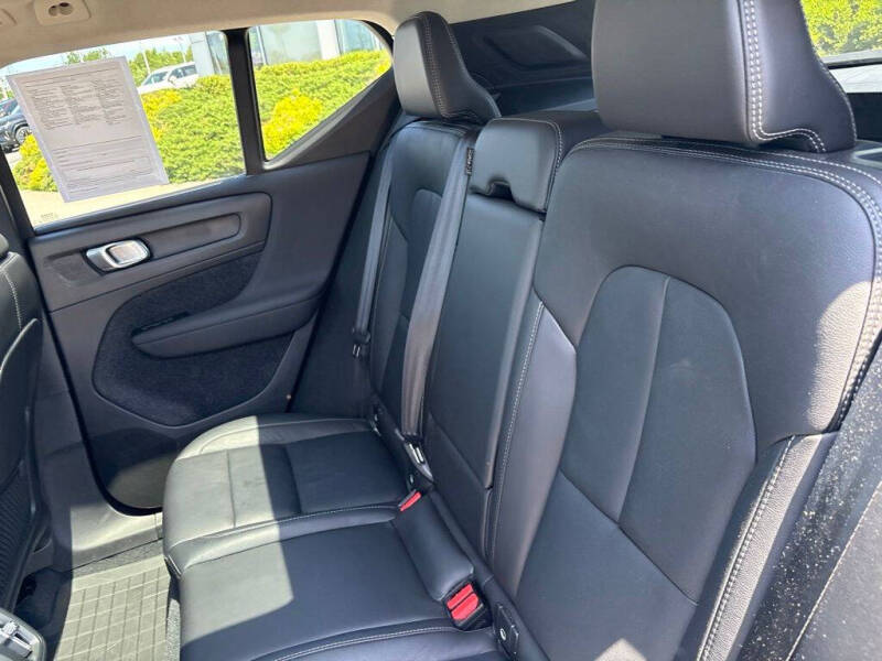 2023 Volvo XC40 B5 Plus Dark Theme
