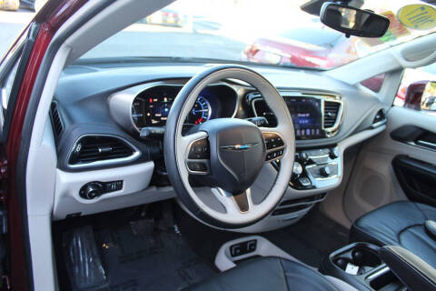 2017 Chrysler Pacifica Hybrid Platinum