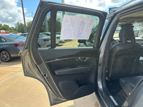 2017 Volvo XC90 T6 Momentum