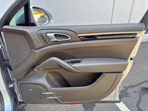 2017 Porsche Cayenne Platinum Edition