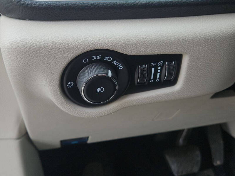 2024 Chrysler Pacifica Plug-In Hybrid Select