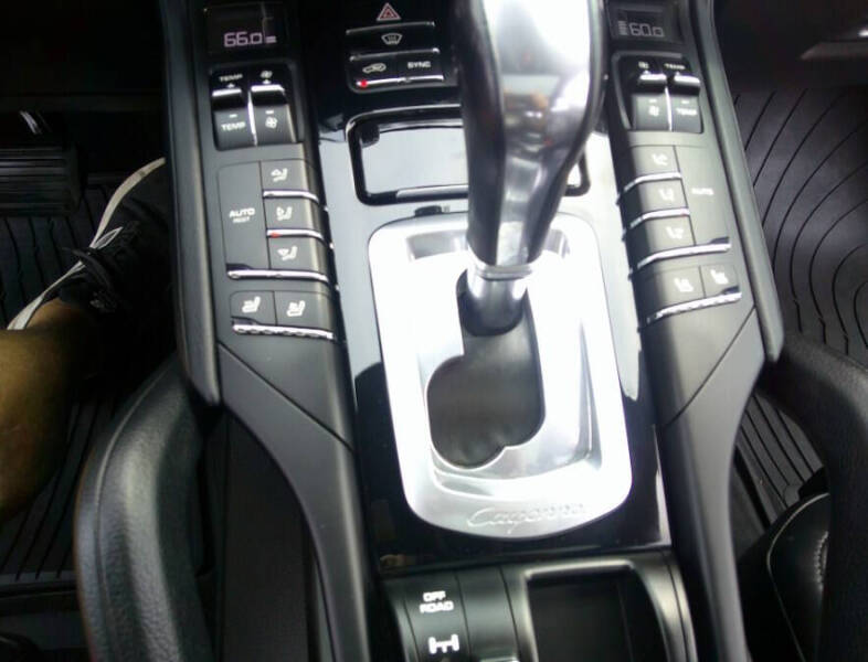 2017 Porsche Cayenne Platinum Edition