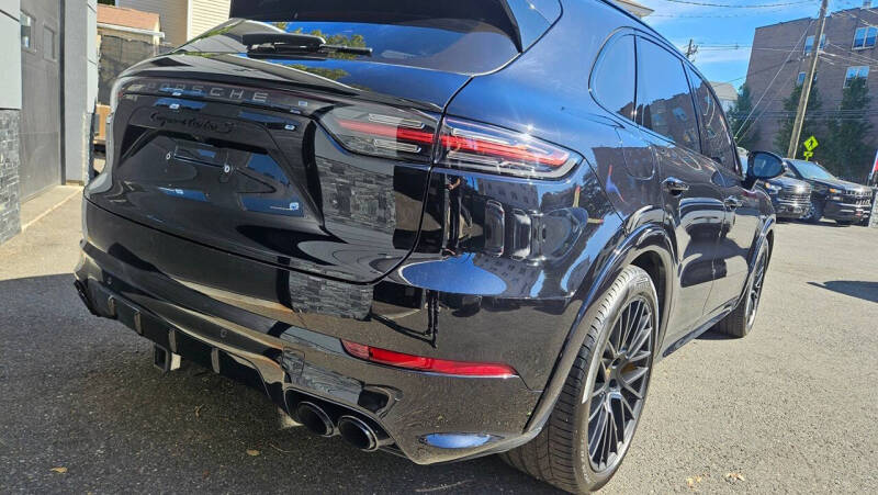 2022 Porsche Cayenne Turbo S E-Hybrid