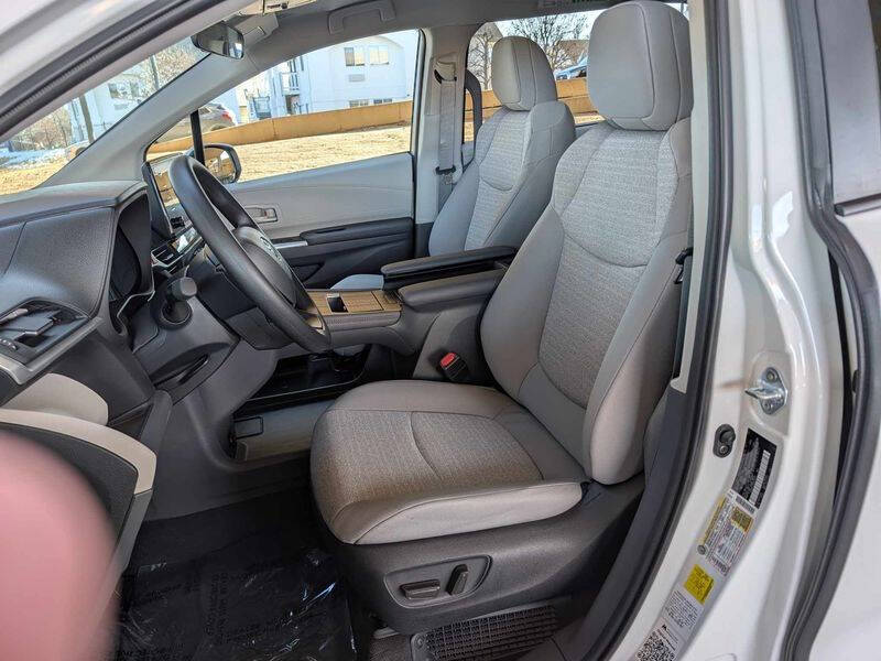 2025 Toyota Sienna LE 8-Passenger