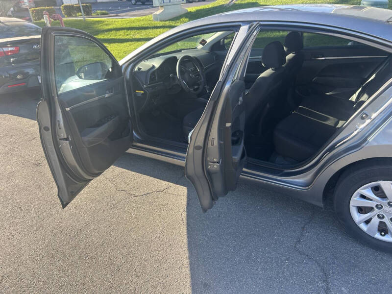 2019 Hyundai Elantra SE