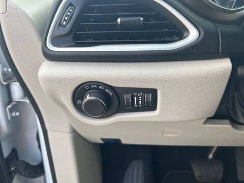 2023 Chrysler Voyager LX