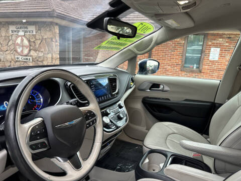2017 Chrysler Pacifica Hybrid Platinum