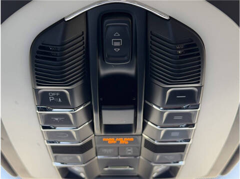 2017 Porsche Cayenne Platinum Edition