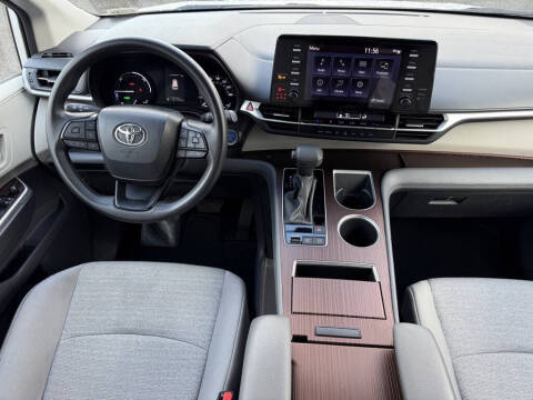 2024 Toyota Sienna LE 8-Passenger