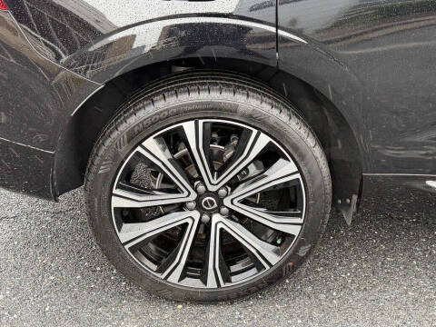 2023 Volvo XC60 B5 Ultimate Bright Theme