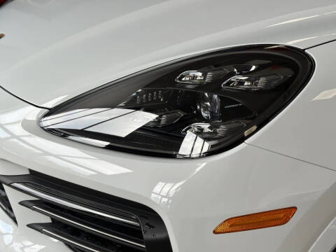 2023 Porsche Cayenne Platinum Edition