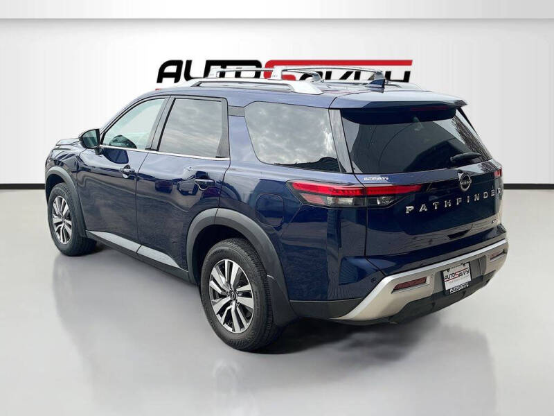 2022 Nissan Pathfinder SL