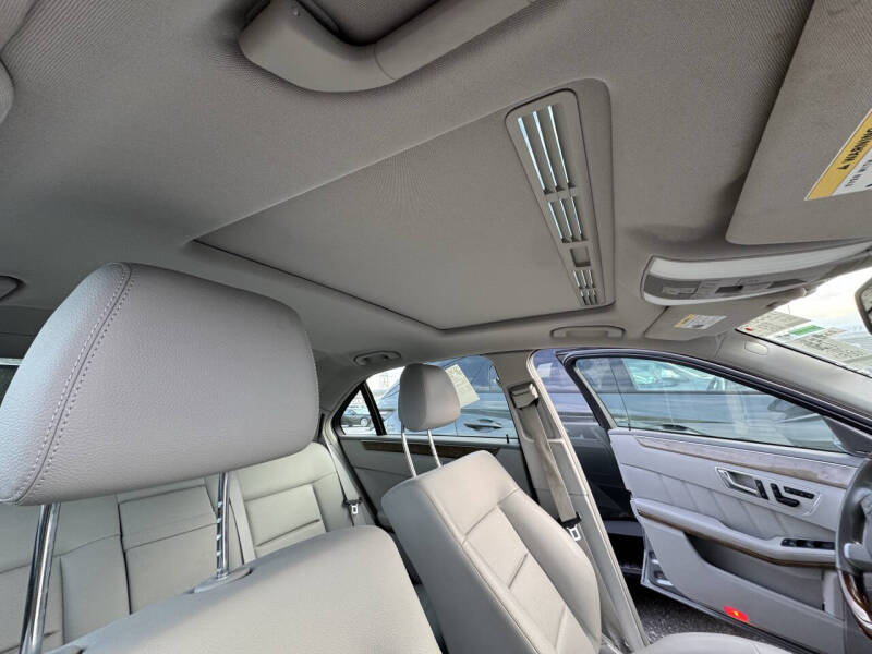 Image 9 of 2011 Mercedes-Benz E-Class E 350 Luxury