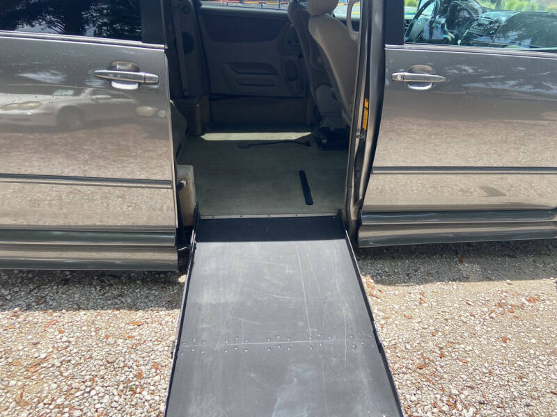 2005 Toyota Sienna LE 7 Passenger